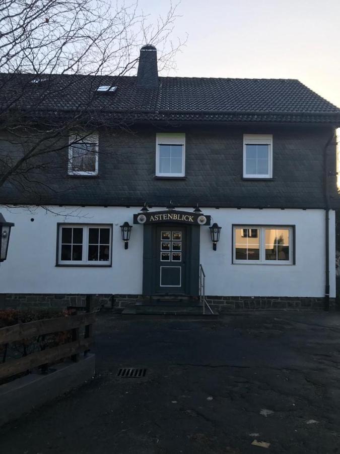 Haus Astenblick In Winterberg Fuer Bis Zu 35 Personen Fuer Wanderveranstaltungen Und Familienfeiern Ngoại thất bức ảnh