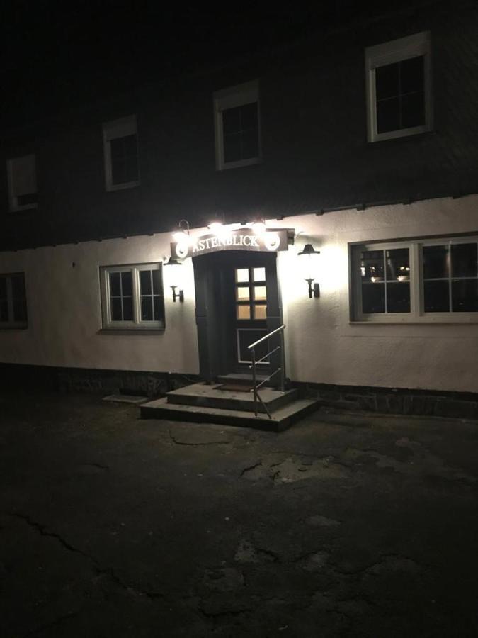Haus Astenblick In Winterberg Fuer Bis Zu 35 Personen Fuer Wanderveranstaltungen Und Familienfeiern Ngoại thất bức ảnh