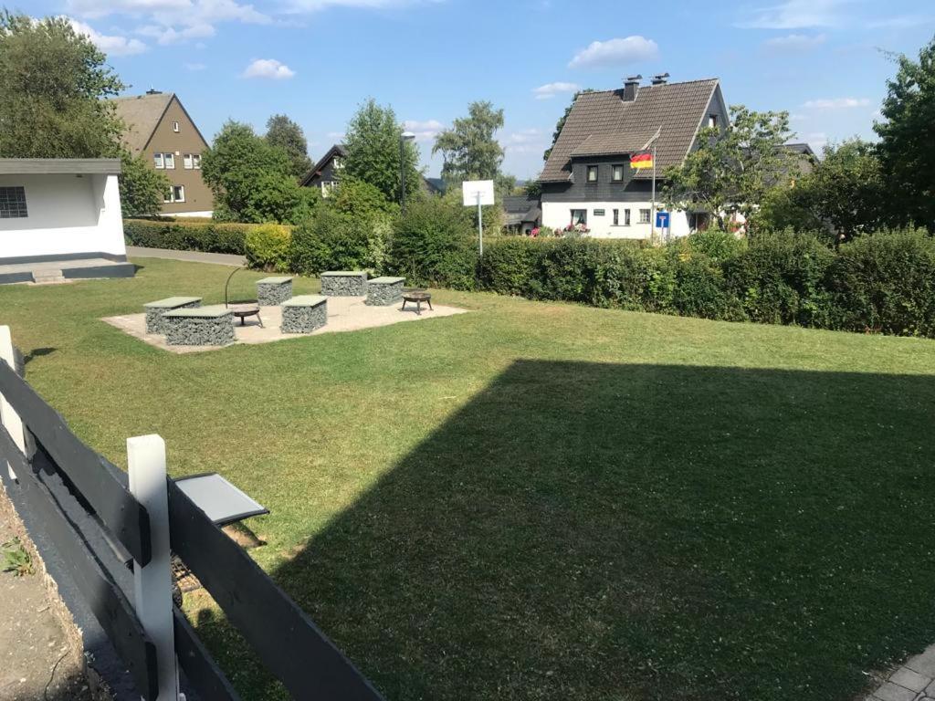 Haus Astenblick In Winterberg Fuer Bis Zu 35 Personen Fuer Wanderveranstaltungen Und Familienfeiern Ngoại thất bức ảnh