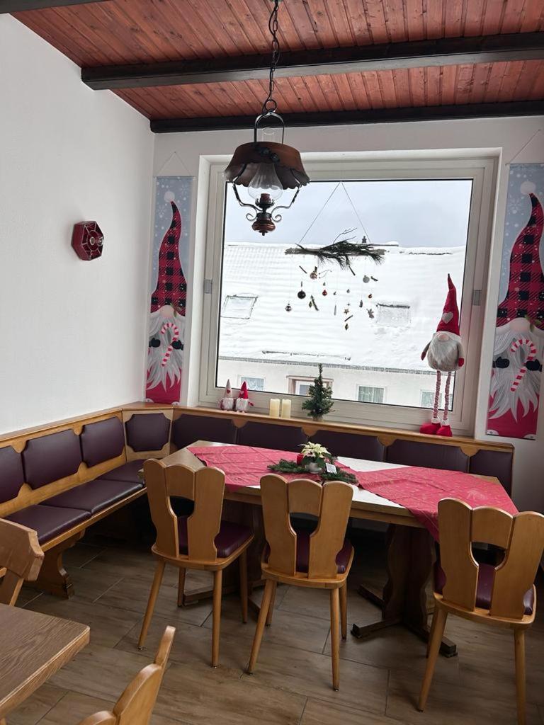 Haus Astenblick In Winterberg Fuer Bis Zu 35 Personen Fuer Wanderveranstaltungen Und Familienfeiern Ngoại thất bức ảnh