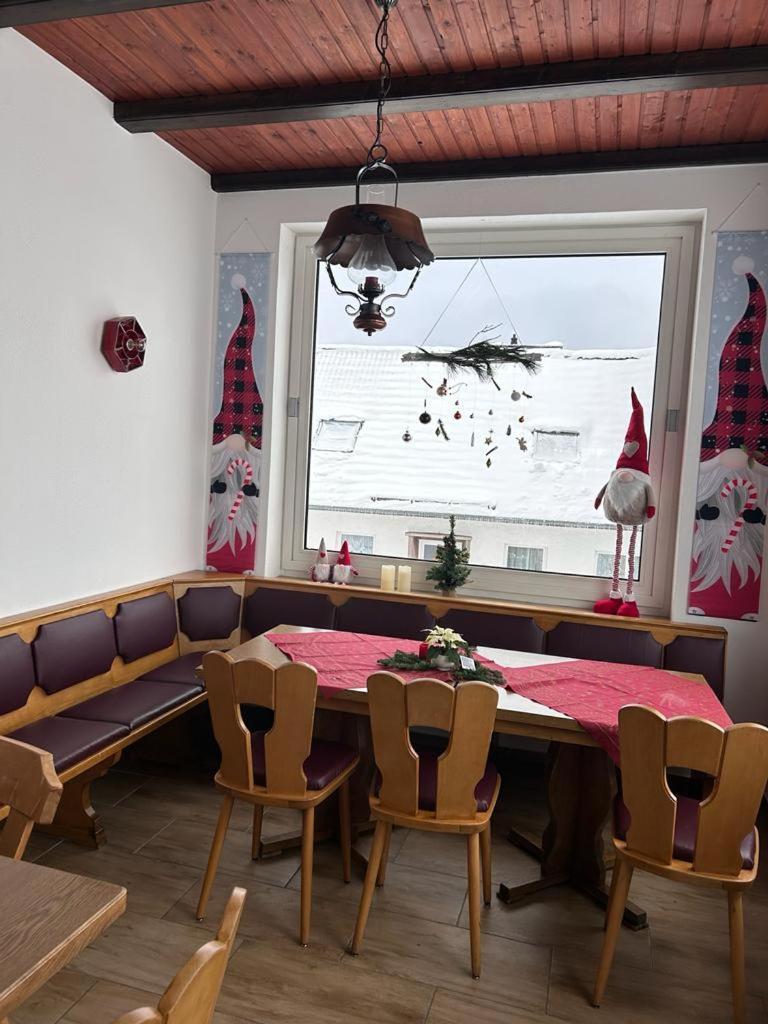 Haus Astenblick In Winterberg Fuer Bis Zu 35 Personen Fuer Wanderveranstaltungen Und Familienfeiern Ngoại thất bức ảnh