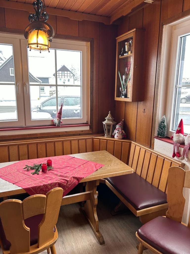Haus Astenblick In Winterberg Fuer Bis Zu 35 Personen Fuer Wanderveranstaltungen Und Familienfeiern Ngoại thất bức ảnh
