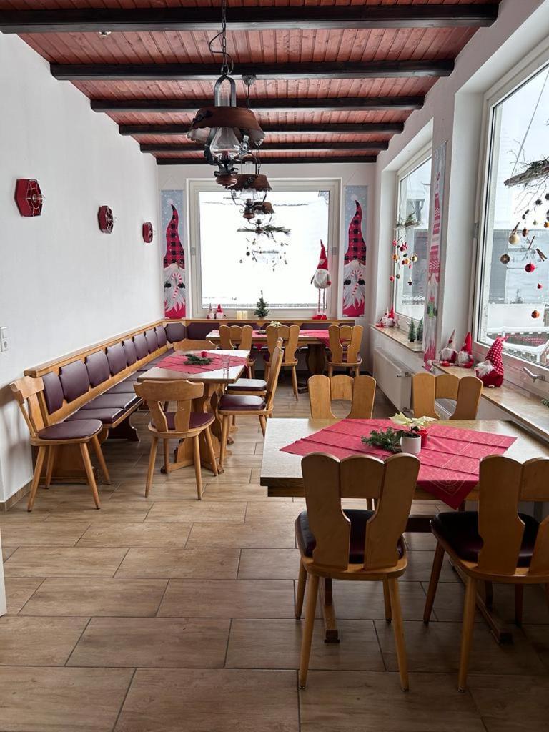 Haus Astenblick In Winterberg Fuer Bis Zu 35 Personen Fuer Wanderveranstaltungen Und Familienfeiern Ngoại thất bức ảnh